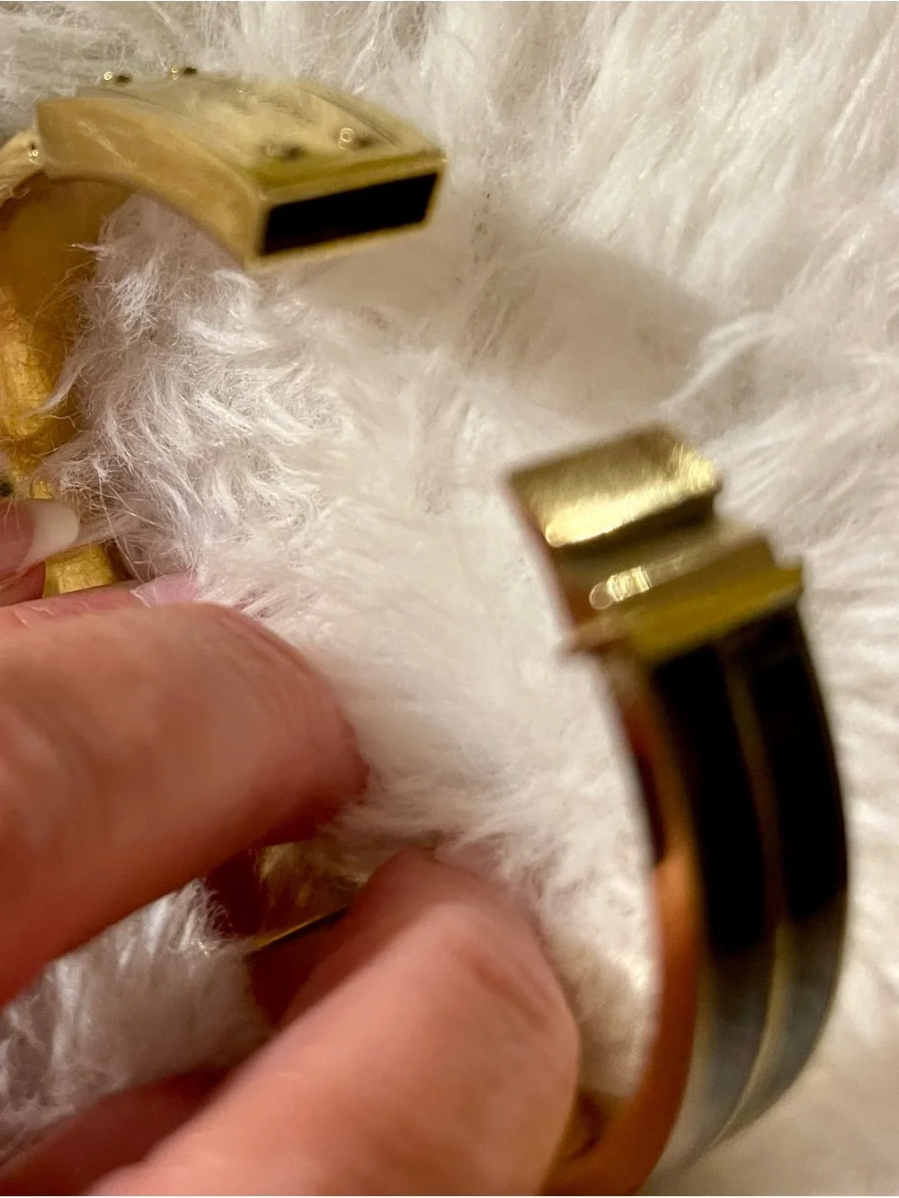 Michael Kors Gold and Black Enamel Bracelet with Screw-Detail Plate - Picture 8 of 8